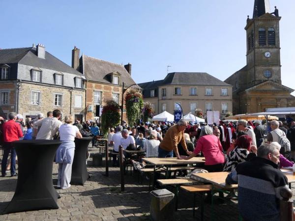 sur la place d'Armes