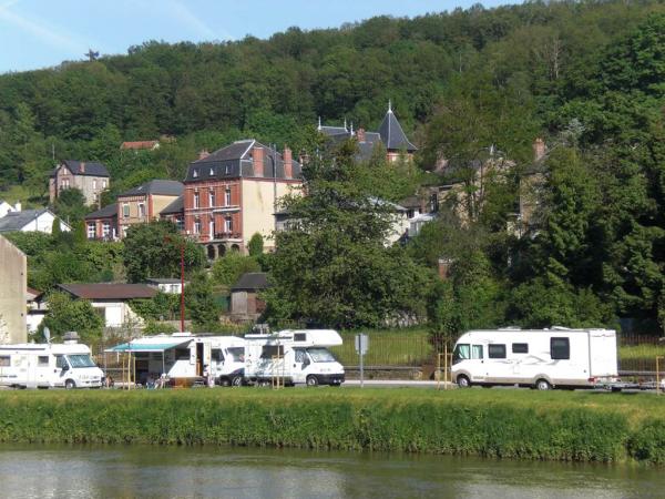 aire camping car à Bogny-sur-Meuse