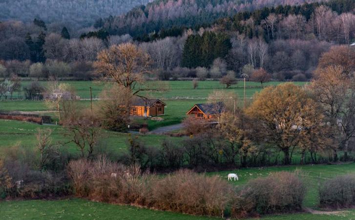 vue extérieure des 2 gîtes