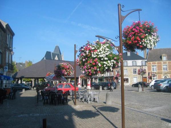 vue sur la Halle sur la place 