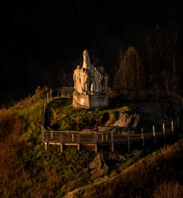 Statue de face